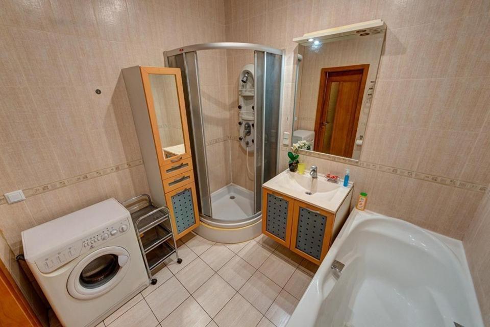 Apartments On Shota Rustaveli Kiev Luaran gambar